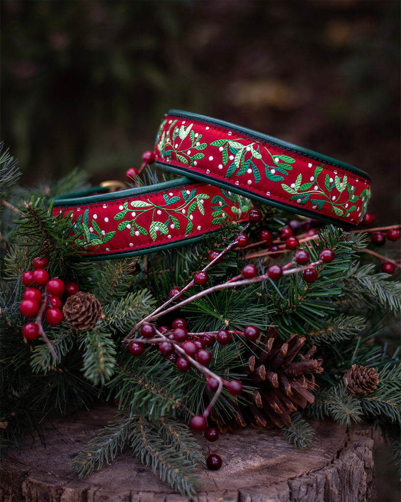 Mistletoe Holiday Dog Collar